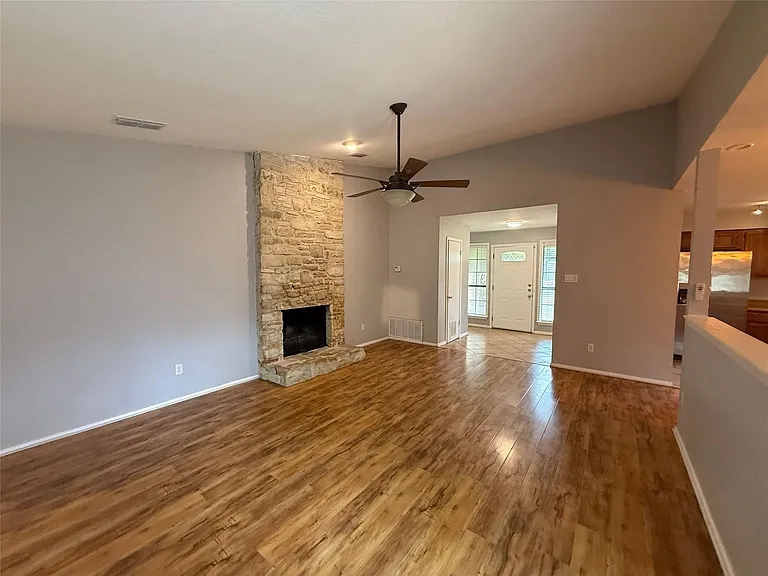 2811 Crownspoint Dr — Photo 10