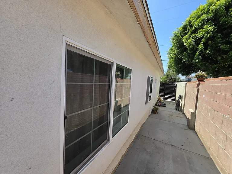 16036 San Fernando Mission Blvd — Photo 31