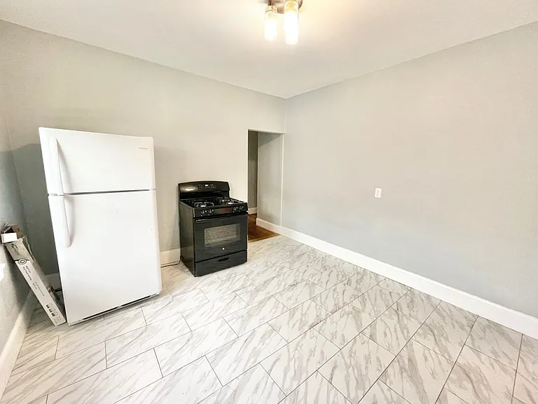 37 Hamilton St #2 — Photo 14