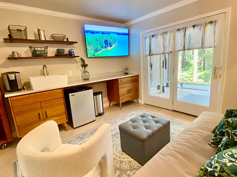 2109 Pine Tree Dr #4 — Photo 3
