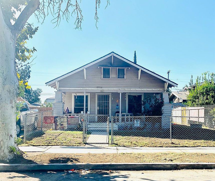 2nd image of 2216 E Clay Ave