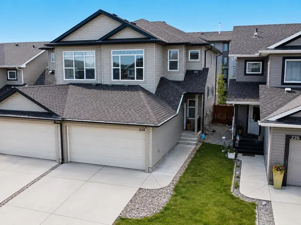 228 42nd Ave NW, Edmonton, AB T6T 2C8