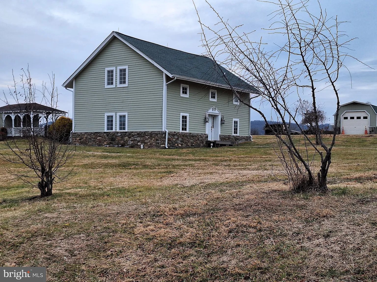 2 bed, 1.5 bath, 2200 sqft, $3,000 — Photo 3
