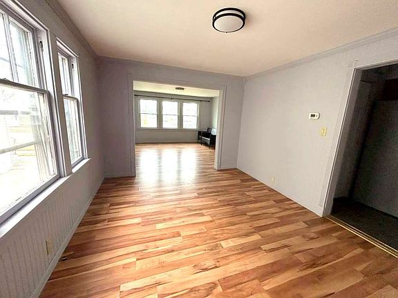 5th image of 142 Ivanhoe Rd #1
