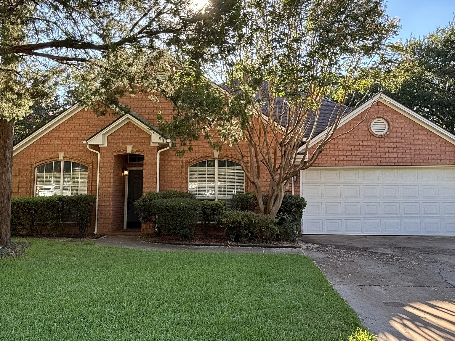 3 bed, 2401 sqft, $2,595 — Photo 1