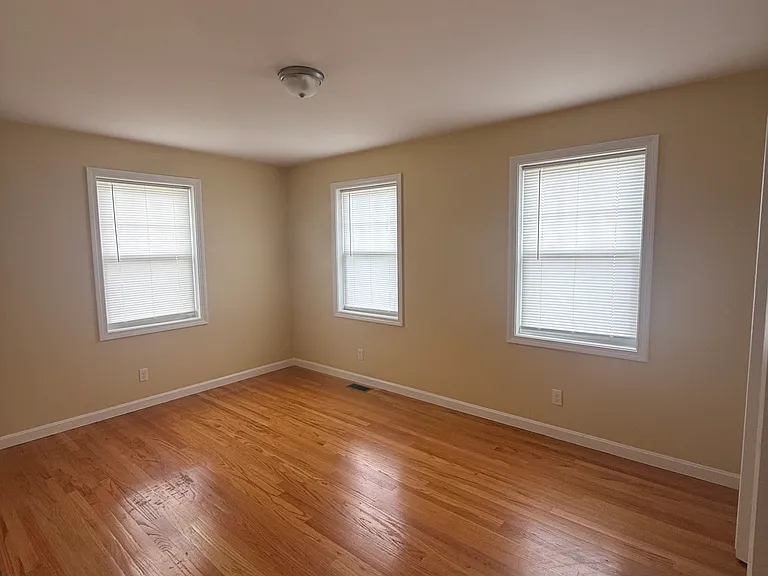 32 Chestnut St #1 — Photo 5