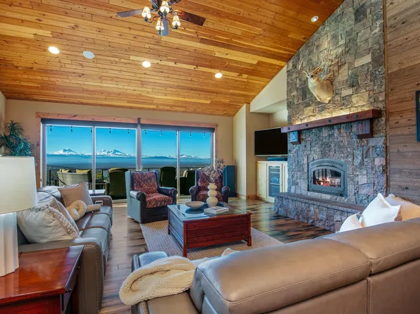 10935 Summit Ridge Ct, Redmond, OR 97756