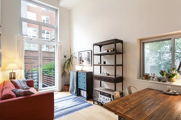 Rented by MNS | media 18