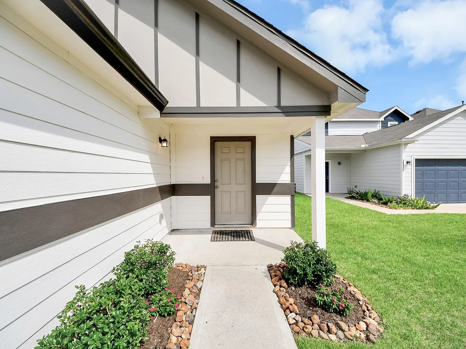 3 bed, 2.0 bath, 1349 sqft, $1,780 — Photo 3