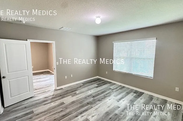 10906 Carlton Fields Dr — Photo 11