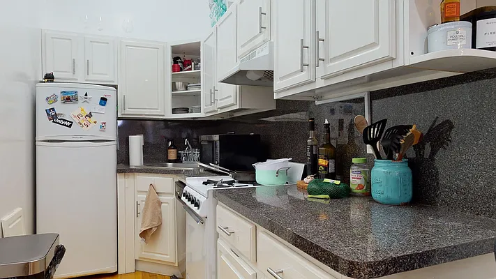 Rented by Bond New York | media 4