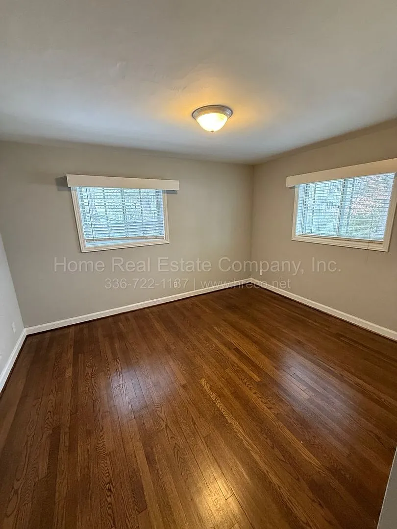 Oakwood Apartments | 2425 Queen Street Apt #9 — Photo 1