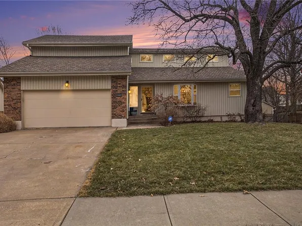 15005 S Locust St, Olathe, KS 66062