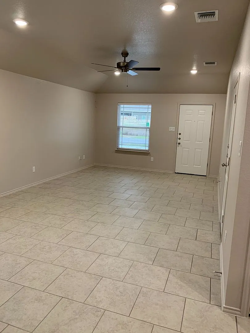 2432 FM 1113 — Photo 4