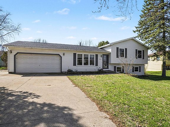 3rd image of 58446 W Greenfield Ct