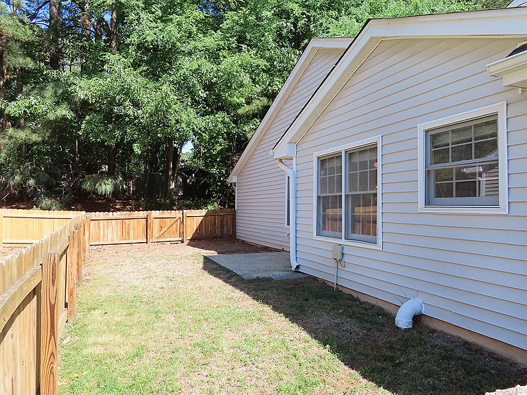 205 Standish Dr — Photo 8