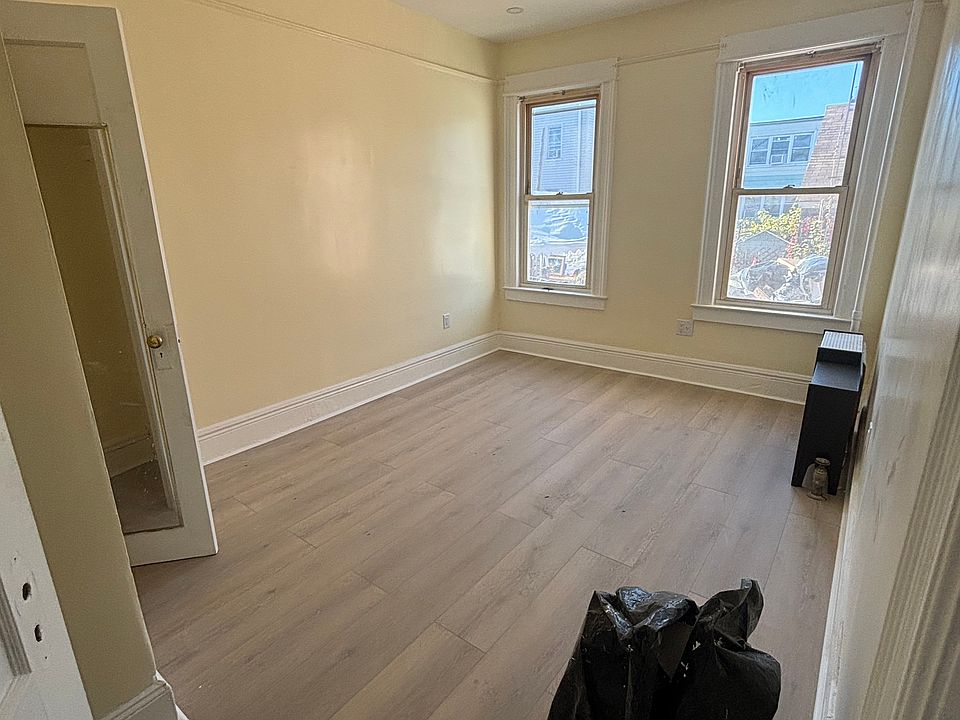 1st image of 10422 112th St #1