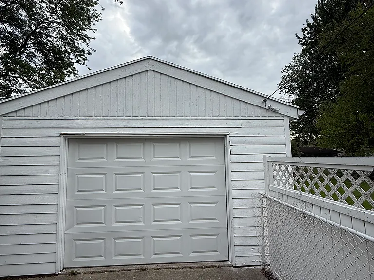 1004 Elm St — Photo 19