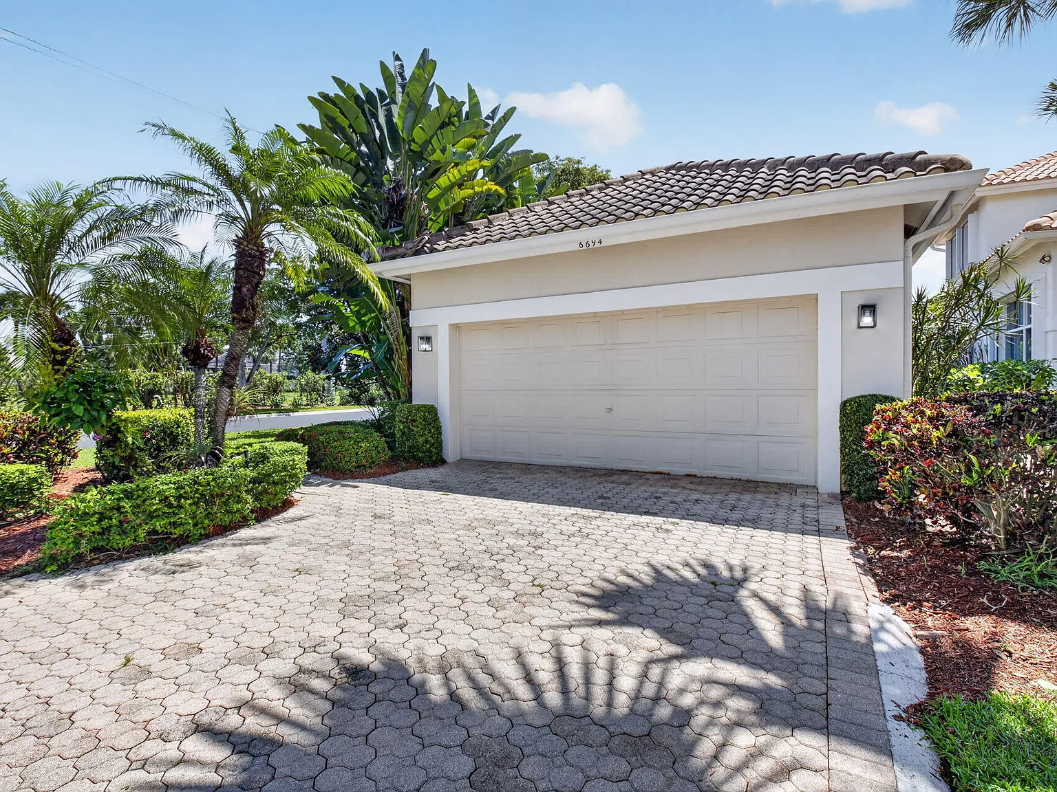 3 bed, 2.0 bath, 1629 sqft, $10,000 — Photo 4