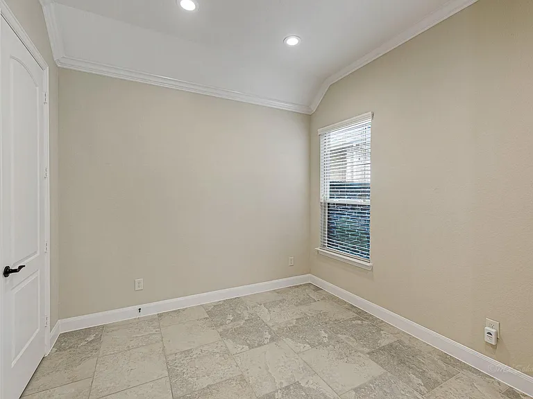 4906 Augusta Pointe Ct — Photo 17