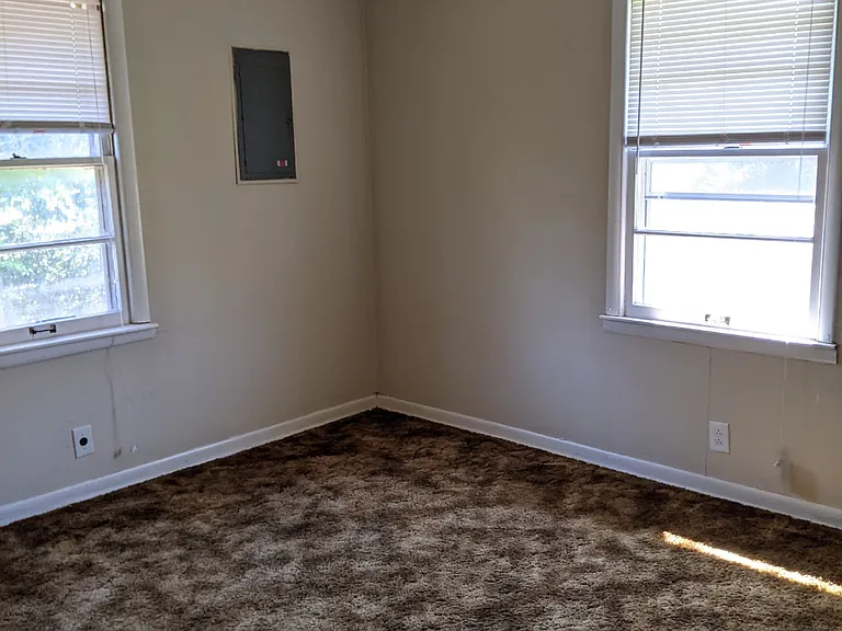 125 Whiteside St — Photo 9
