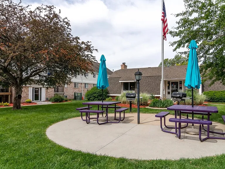 Country Club Lincoln — Photo 16