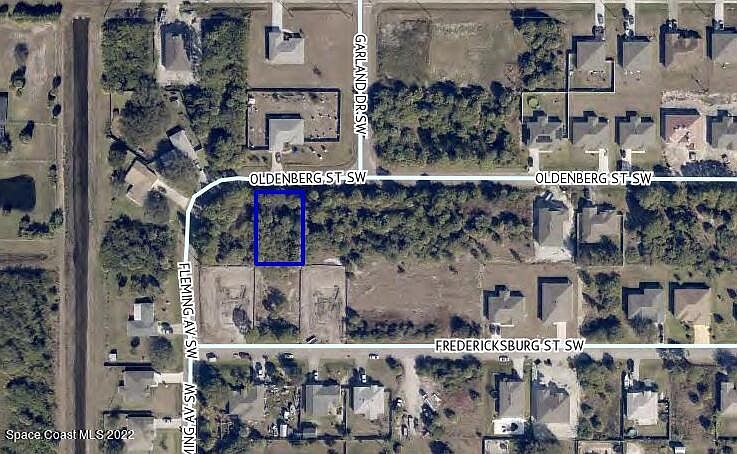 2nd image of 590 Oldenberg St SW