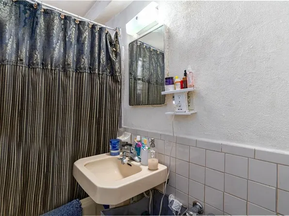 1501 Metropolitan Avenue image 17 of 22