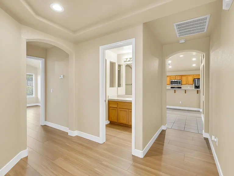 8795 Monterey Oaks Dr — Photo 28