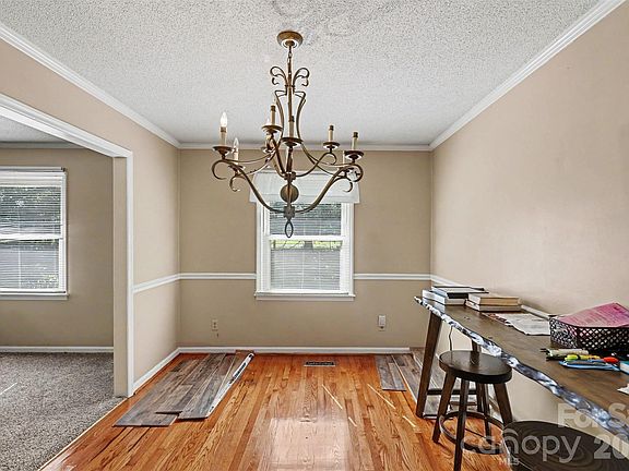3rd image of 310 Ferret Ln
