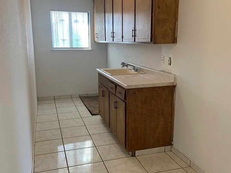 922 E Elm Ave — Photo 13