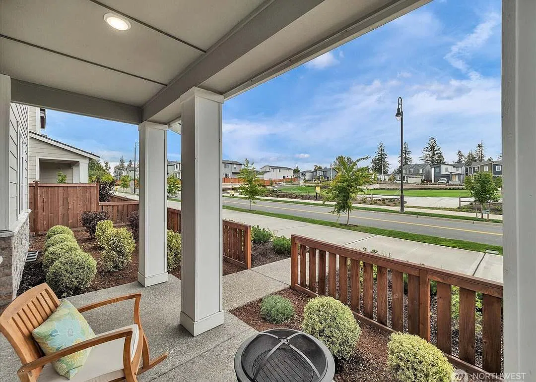 3 bed, 2.5 bath, 2141 sqft, $3,350 — Photo 4