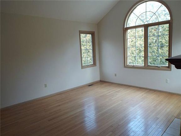 2nd image of 1558 Turnbury Ln