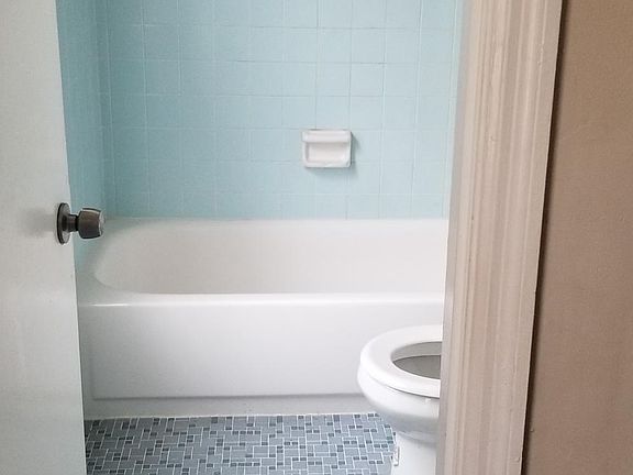 5th image of 408 Redwood Ct