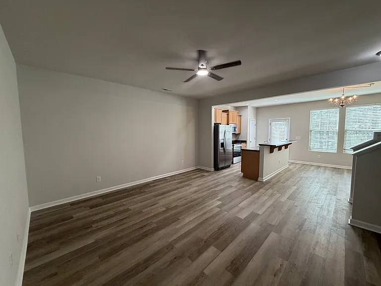 1037 Grand Rdg — Photo 6