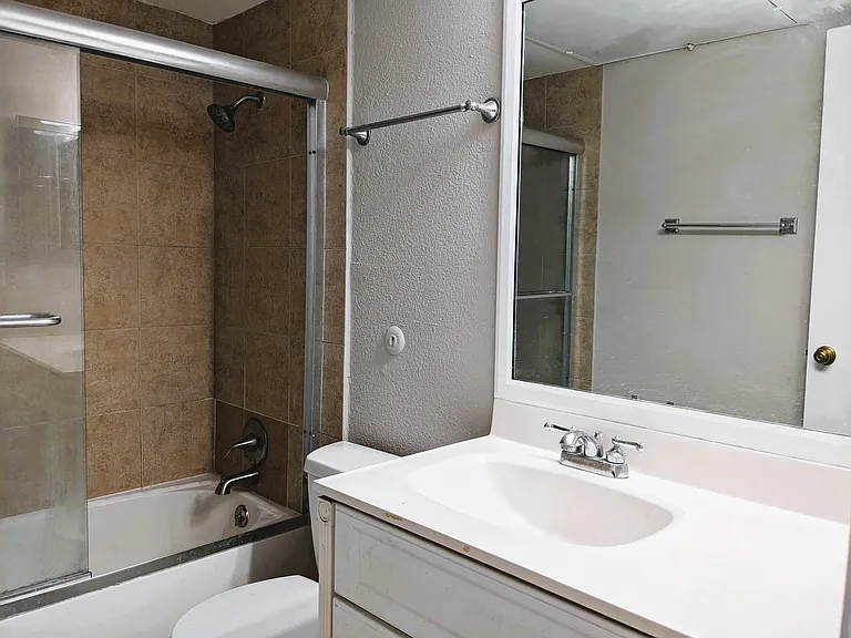 2100 Tanglewilde St #421 — Photo 9