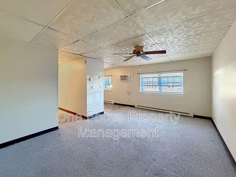 1 bed, 1.0 bath, $795 — Photo 2