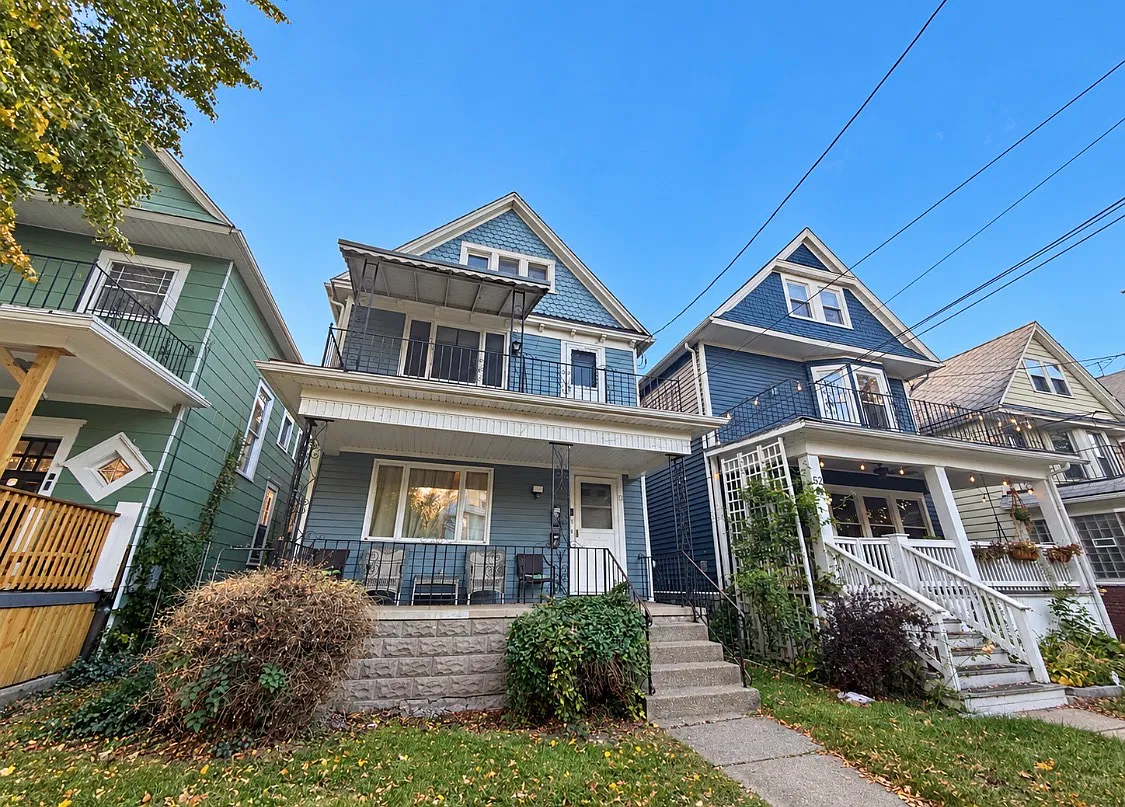 2 bed, $1,200 — Photo 1