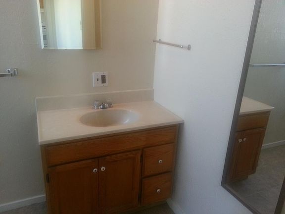 4th image of 711 22nd St APT 2
