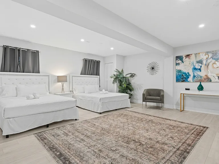 1217 Seabreeze Blvd — Photo 24
