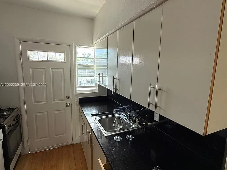7510 Carlyle Ave #5 — Photo 1