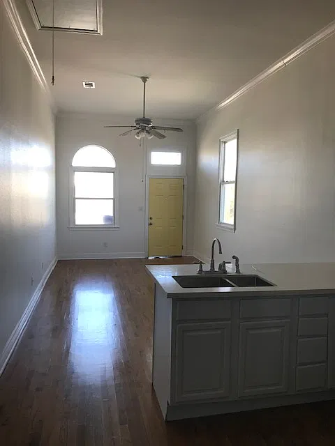 600 S Murat St — Photo 4
