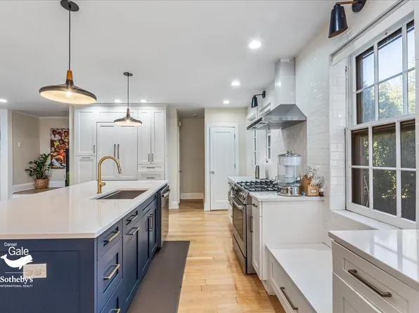 116-33 Union Turnpike image 9 of 40