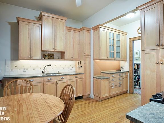 4th image of 801 W End Ave