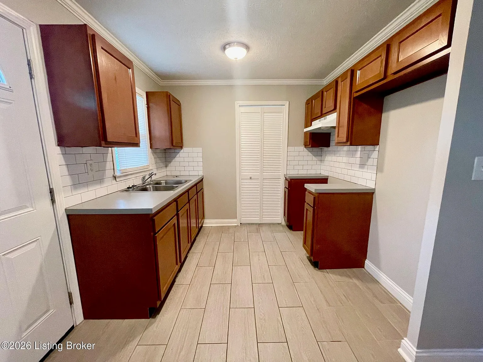 3 bed, 1.0 bath, 882 sqft, $1,395 — Photo 4