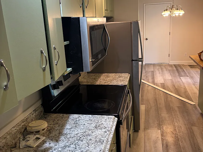 Alder Ave — Photo 1