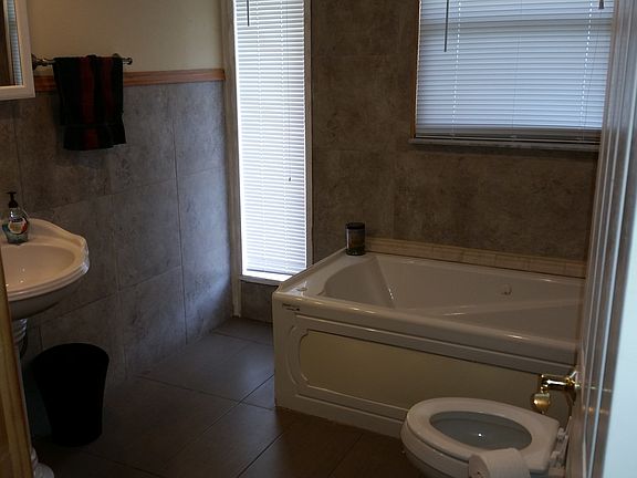 One of 2 full baths
