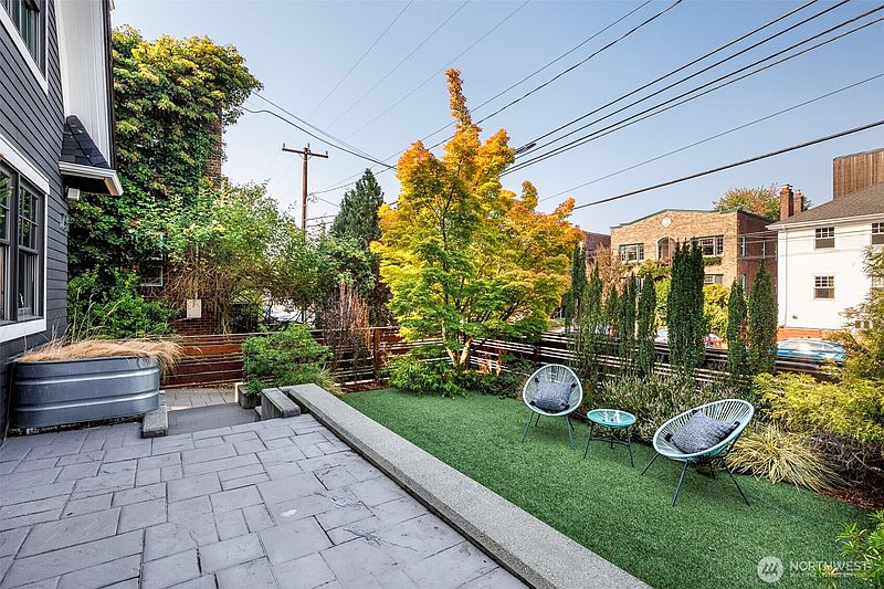 4th image of 734 10th Avenue E