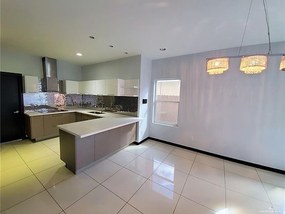 4th image of 4605 Wisteria Ave