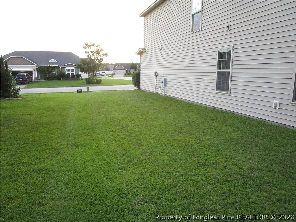 3 bed, 2.5 bath, 1837 sqft, $1,950 — Photo 3